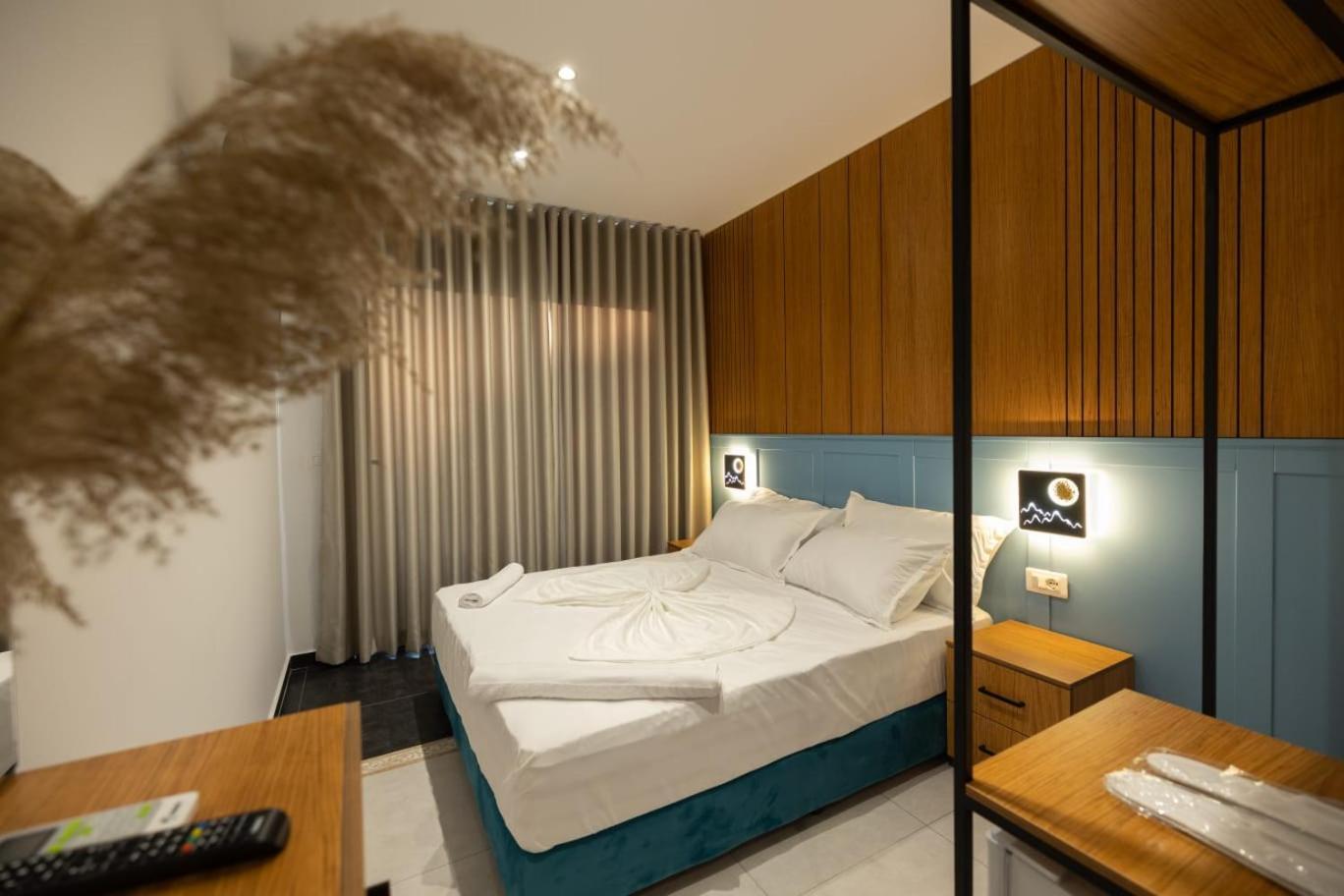 Aglon Twin'S Hotel Vlorë Buitenkant foto