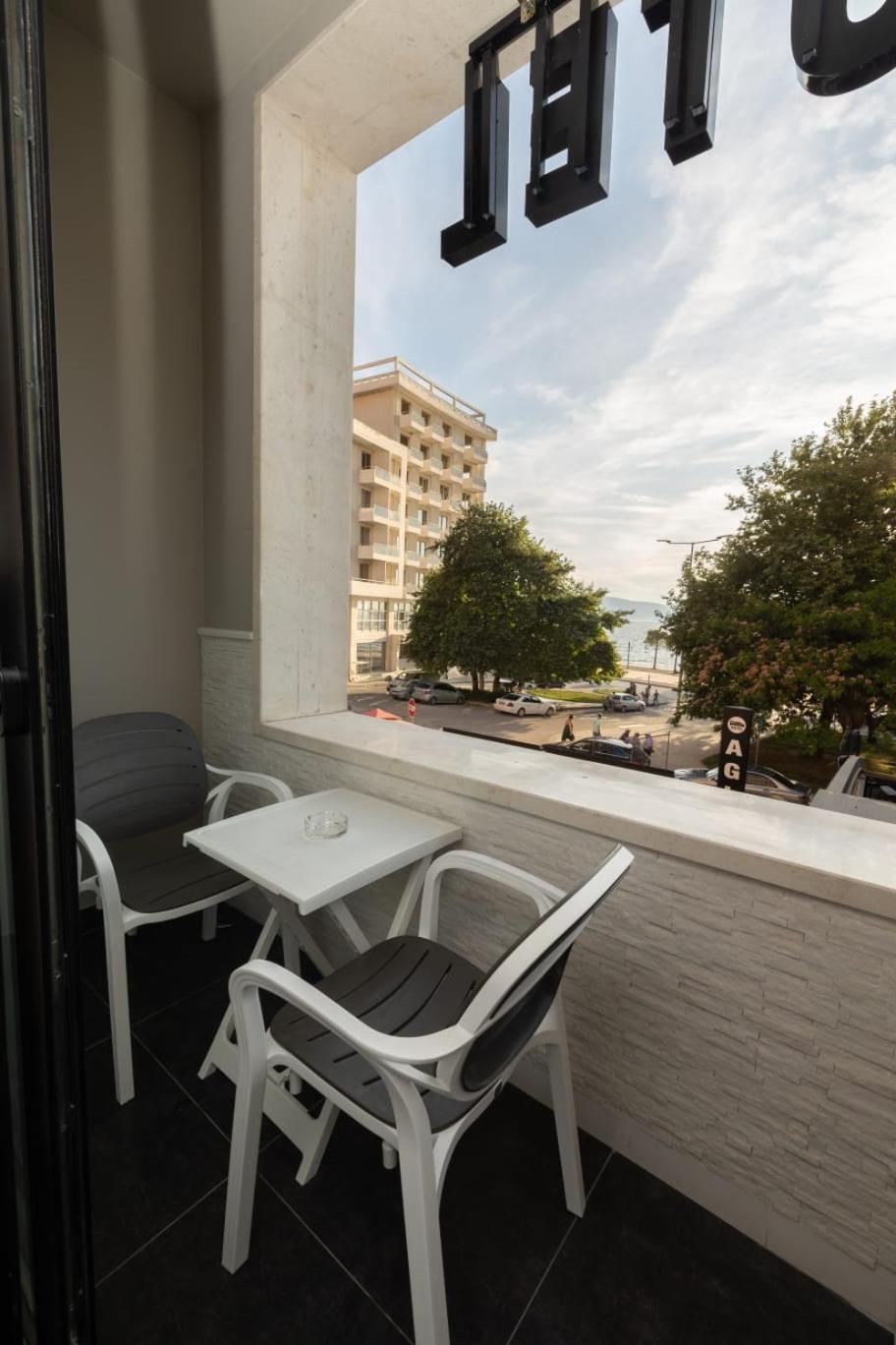 Aglon Twin'S Hotel Vlorë Buitenkant foto