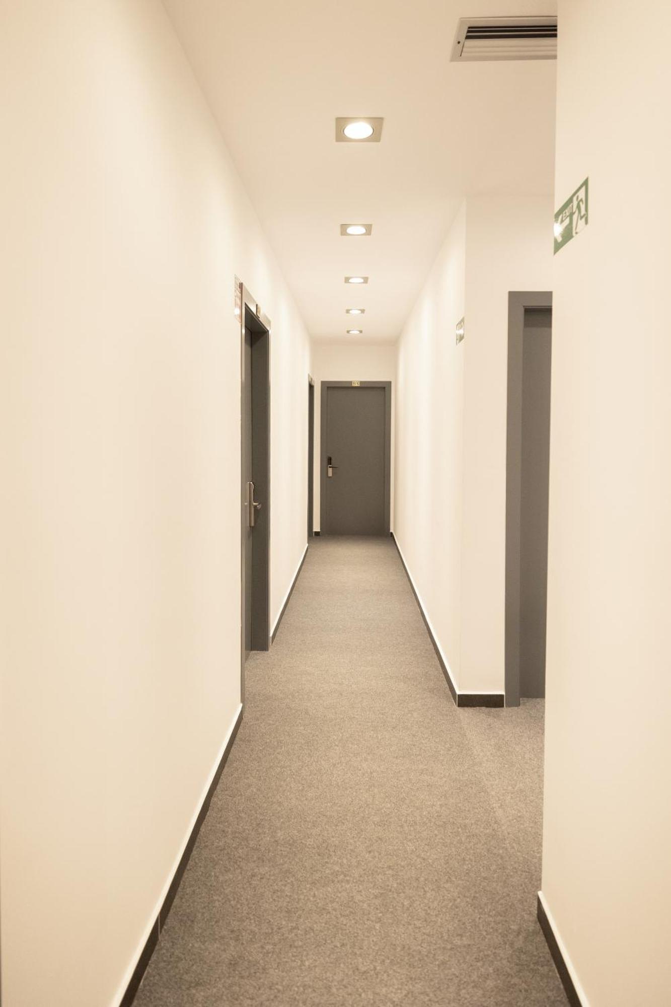 Aglon Twin'S Hotel Vlorë Buitenkant foto