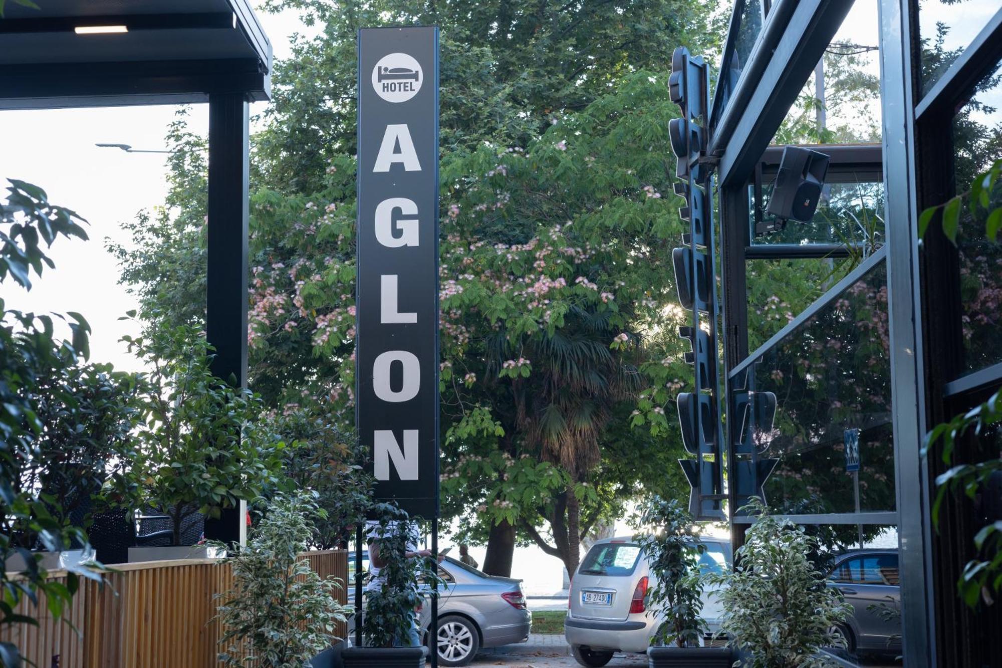 Aglon Twin'S Hotel Vlorë Buitenkant foto